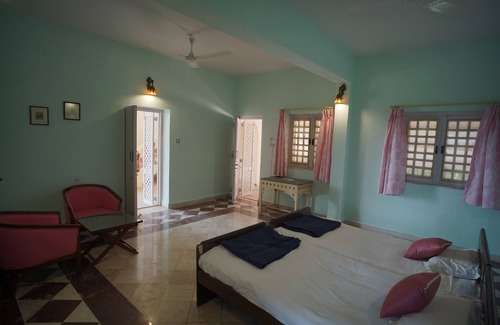 Talaja Hotel | Experience Dariya Mahal Gopnath with Family-Friendly Dining