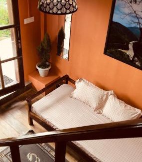 Darjeeling House | Welcoming Darjeeling BnB: Family-Friendly & Pet Friendly Stay