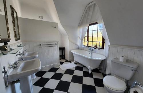 Eversdal House | Relax at Dark Chocolate Guest House with Pool & Dining
