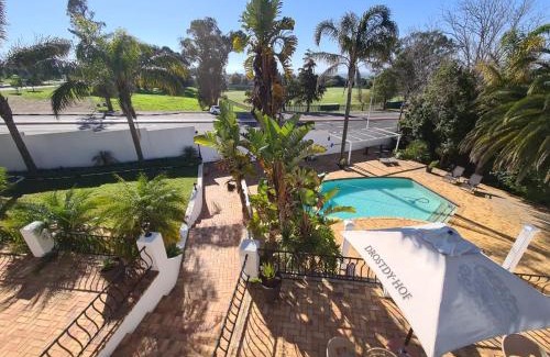 Eversdal House | Relax at Dark Chocolate Guest House with Pool & Dining