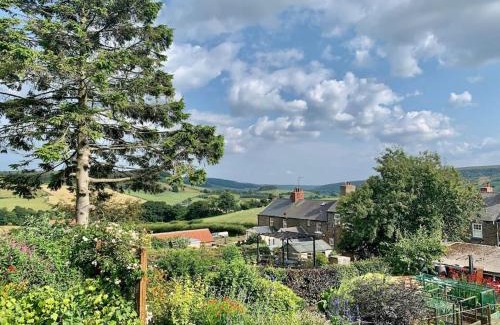 North York Moors National Park House | Experience Dark Skies Cottage: Top-Rated & Family-Friendly