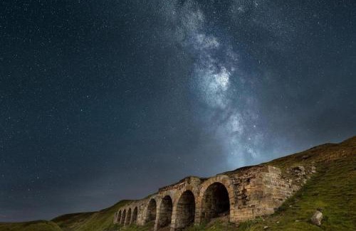 North York Moors National Park House | Experience Dark Skies Cottage: Top-Rated & Family-Friendly