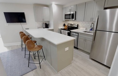Hill East Apartment | Convenient Capitol Hill Apartment - Steps to Metro & Amenities