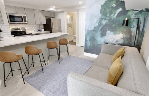 Hill East Apartment | Convenient Capitol Hill Apartment - Steps to Metro & Amenities