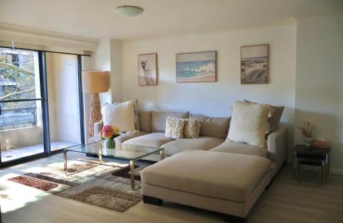 Pyrmont Apartment | Value Stay Near Darling Harbour with Pool & Hot Tub Access