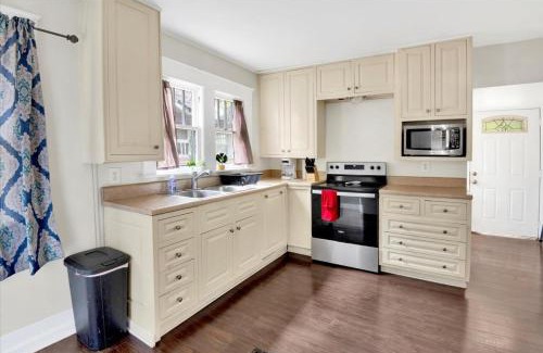 Birmingham House | Charming Druid Hills Oasis: Pet & Child Friendly Stay