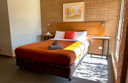 Wentworth Hotel | Cozy Darling Junction Motor Inn with Oceanfront Pool Access