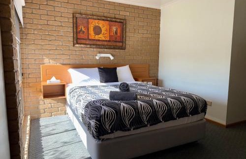 Wentworth Hotel | Cozy Darling Junction Motor Inn with Oceanfront Pool Access
