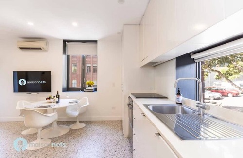 Woolloomooloo Apartment | Stylish Darlinghurst Apartment with A/C and Balcony Close to CBD