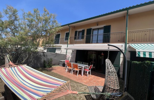 Mas Pinell House | Daró 3D 23: Poolside Stay Just Steps from the Beach