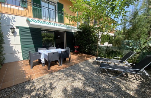 Mas Pinell Ski Chalet | Daró 3D: Beachfront Retreat with Pool and Pet-Friendly Perks