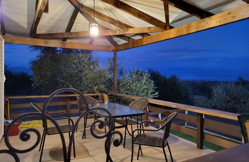 Messini House | Pet-Friendly Darolio Biofarm: Top-Rated 4-Star Getaway