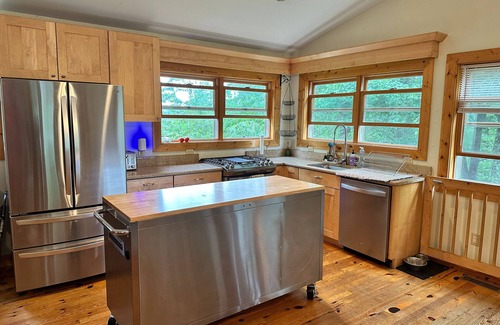 Seven Devils House | Relaxing Mountain Retreat with Ocean View and Family-Friendly Perks