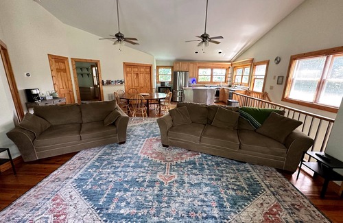 Seven Devils House | Relaxing Mountain Retreat with Ocean View and Family-Friendly Perks