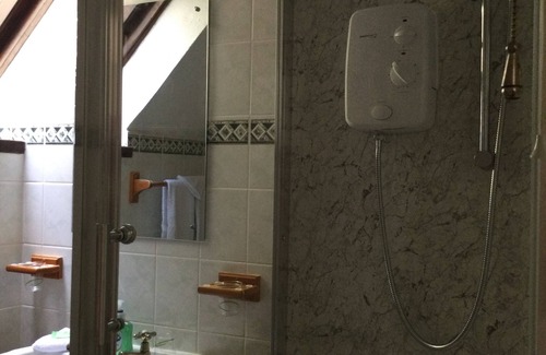 Invermoriston Bed & Breakfast | Cozy Darroch View B and B: Rated 9/10 with Breakfast Included