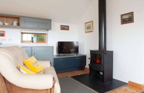 Yelverton House | Idyllic Dartmoor Barn with Kitchen & Pet-Friendly Comfort