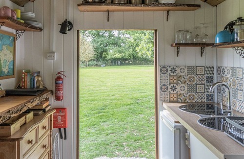 Liverton Cabin | Discover Dartmoor Reach Alpaca Farm - Family Friendly Retreat