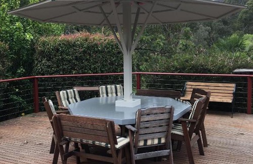 Dartmouth House | Discover Dartmouth Deck: Pet-Friendly Retreat with Kitchen