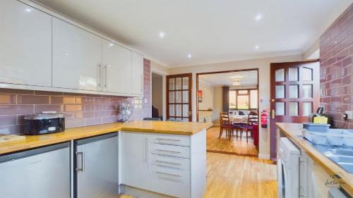 Totland Bay House | Family-Friendly Dartmouth House with a 9.5/10 Guest Rating