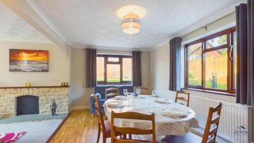 Totland Bay House | Family-Friendly Dartmouth House with a 9.5/10 Guest Rating