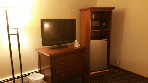 North Dartmouth Hotel | Family-Friendly Dartmouth Motor Inn with Hot Tub & Breakfast