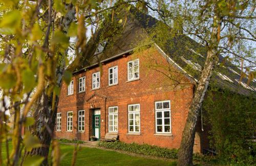 Goemnitz Hotel | Cozy Das Abendrote Haus: Pet-Friendly Stay with Hot Tub