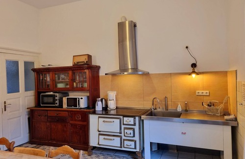 Kevelaer House | Das Alte Pastorat: Stylish Retreat with Family-Friendly Amenities