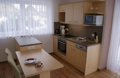 Hallein House | Discover Das Au-Gut: Eco-Friendly Retreat with Pool