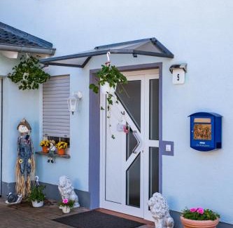 Daufenbach Apartment | Pet-Friendly Das Blaue Haus: Rated 9.7/10 for Comfort