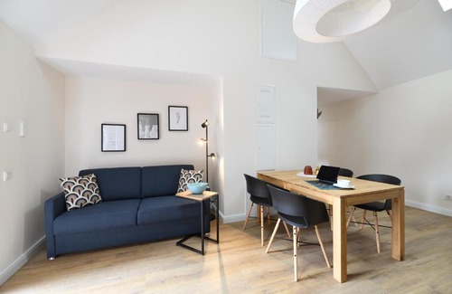 Heppenheim Apartment | Discover Das schiefe Haus: Pet & Child Friendly Retreat