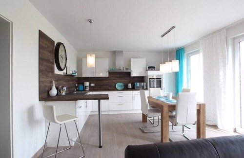 Blengow House | Cozy Retreat with Spa & Family-Friendly Amenities