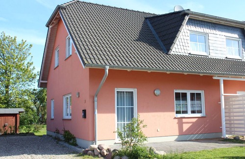 Blengow House | Discover Tranquility at the Nature-Centric Feriendoppelhaus