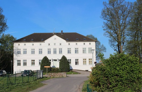 Blengow House | Discover Tranquility at the Nature-Centric Feriendoppelhaus
