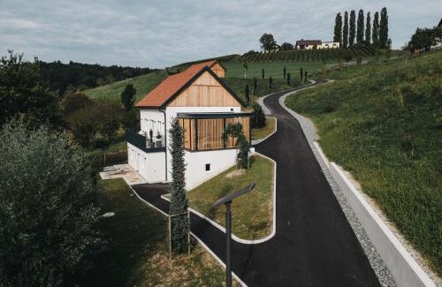 Seggauberg Apartment | Experience Das Dietrich - Landhaus 64 with Oceanfront Luxury