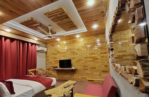 Azad Kashmir Hotel | Family-Friendly Retreat at Das-e-Basi with Breakfast Included