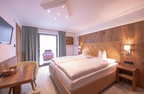 Sankt Anton am Arlberg House | Pet-Friendly Das Elisabeth: Oceanfront Spa & Hot Tub Retreat