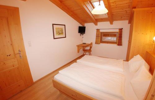 Alpbach House | Inviting Das GÄSTEHAUS SCHNEIDER: Pet-Friendly Retreat