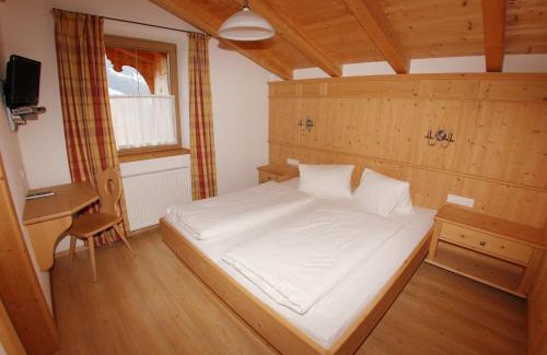 Alpbach House | Inviting Das GÄSTEHAUS SCHNEIDER: Pet-Friendly Retreat
