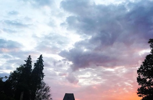 St. Cristophen House | Experience Das gelbe Haus: Family-Friendly & Breakfast Included