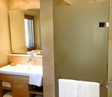 Hollersbach im Pinzgau Hotel | Inviting Dorfhotel Kaltenhauser with Oceanfront Views