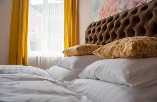 Traben-Trarbach Apartment | Exceptional Das Haus Am Markt: 4-Star Stay with Kitchen