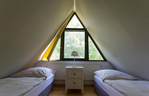 Zippendorf Apartment | Experience Das Haus am See Schwerin: Pet-Friendly Retreat