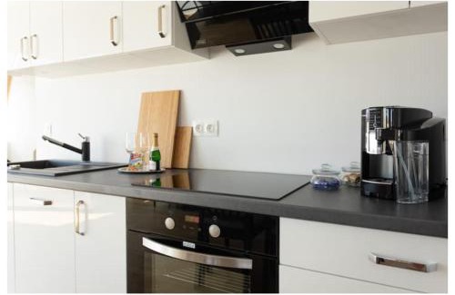 Funfhaus Apartment | Modern Penthouse Near Schönbrunn with Amazing Terrace