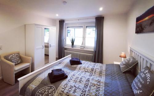Norddeich Apartment | Idyllic Das Inselhaus: Ocean View & Family-Friendly Stay
