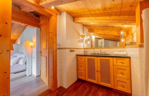 Kitzbuehel Ski Chalet | Experience Das Kitz - deLuxe Chalet Valerie with Spa & Dining