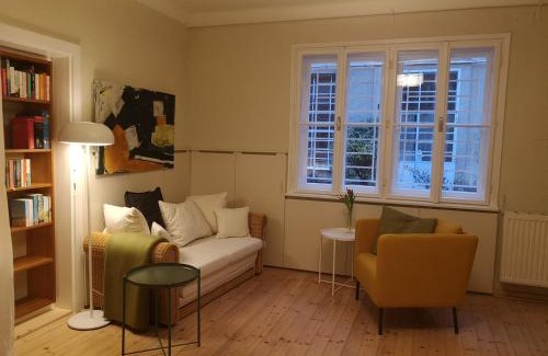 Wahring Apartment | Cozy Das Kleine Haus - Vintage Apartment in the Courtyard