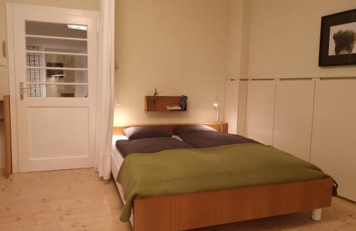 Wahring Apartment | Cozy Das Kleine Haus - Vintage Apartment in the Courtyard