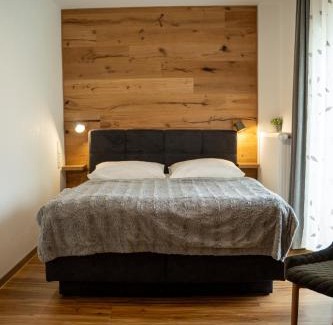 Fichtelberg Bed & Breakfast | Experience the Wild West Hotel with Oceanfront Views