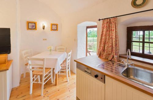 Steinakirchen am Forst House | Experience Tranquility at Laffelberghaus with Ocean Views
