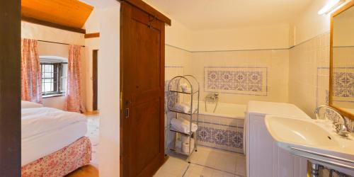 Steinakirchen am Forst House | Experience Tranquility at Laffelberghaus with Ocean Views